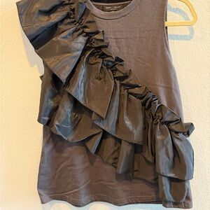 Romeo & Juliet Couture Gray Ruffled Tank Top